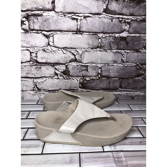 FitFlop White Pearl Shimmer Comfort Thong Sandals Women Sz 7M US/38EU I43-011 - Picture 1 of 16